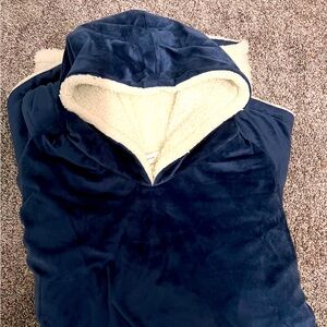 Sherpa fleece hoodie blanket